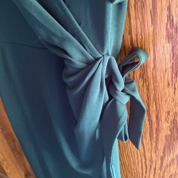 Hunter green wrap dress, body con with flutter sleeves. - Picture 4 of 6